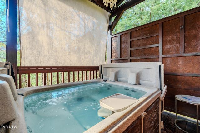 921 Mcmakin Way, Pigeon Forge, TN 37863