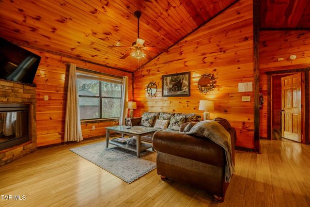 921 Mcmakin Way, Pigeon Forge, TN 37863