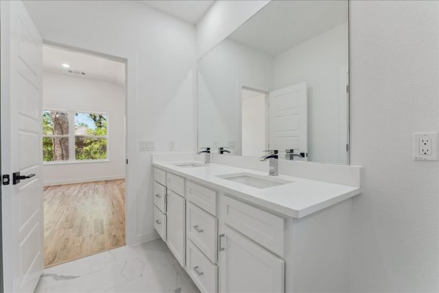 1313 Franklin Avenue, Bonham, TX 75418