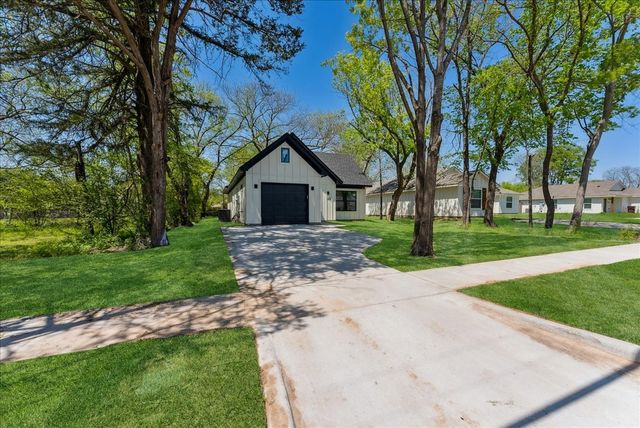 1313 Franklin Avenue, Bonham, TX 75418