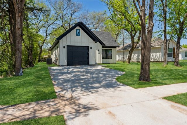 1313 Franklin Avenue, Bonham, TX 75418