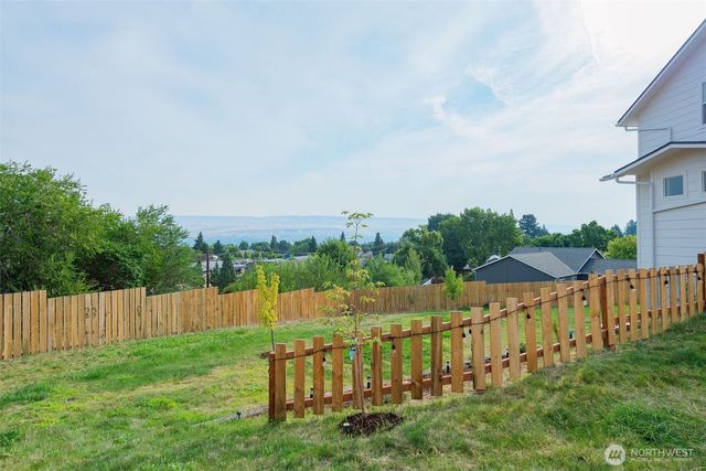 1900 Cumbo Court, Wenatchee, WA 98801