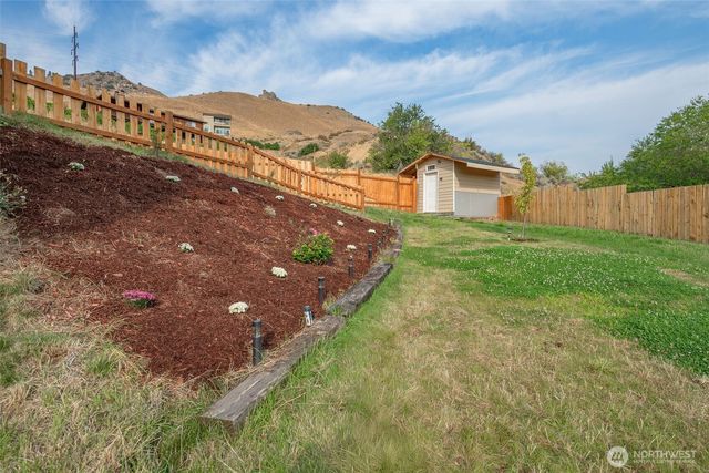 1900 Cumbo Court, Wenatchee, WA 98801