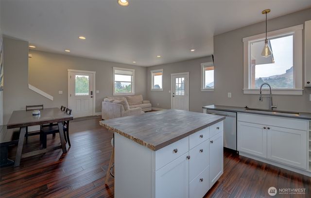 1900 Cumbo Court, Wenatchee, WA 98801