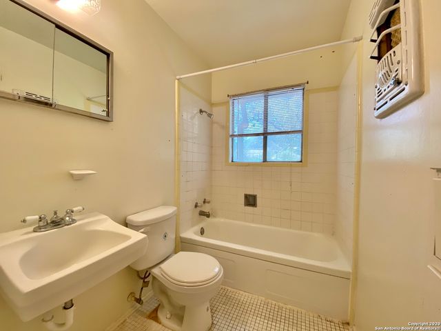 6611 PRESLEY DR, San Antonio, TX 78240