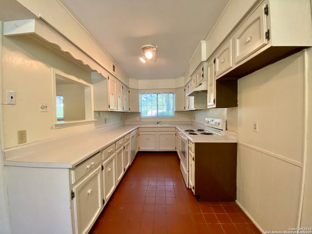 6611 PRESLEY DR, San Antonio, TX 78240