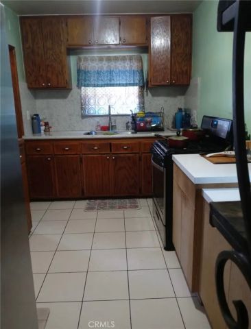 7519 Owensmouth Avenue, Canoga Park, CA 91303