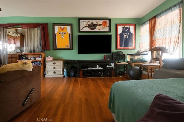 7519 Owensmouth Avenue, Canoga Park, CA 91303