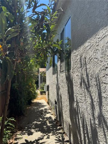 7519 Owensmouth Avenue, Canoga Park, CA 91303