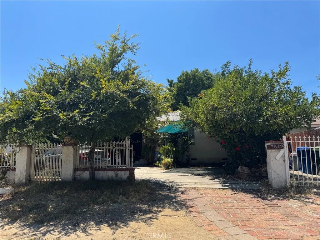 7519 Owensmouth Avenue, Canoga Park, CA 91303