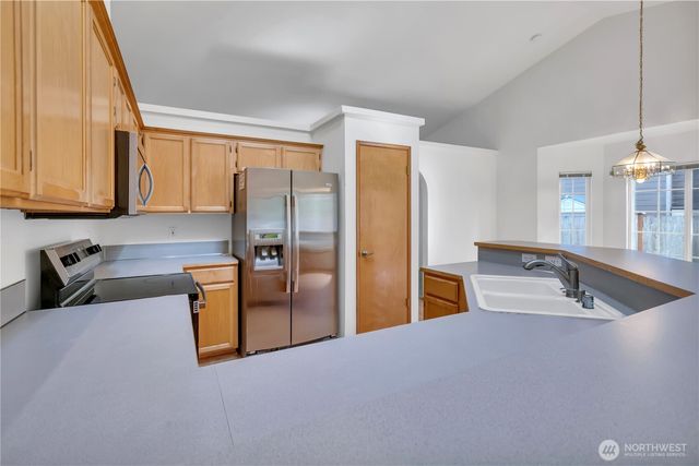 21819 SE 249th Place, Maple Valley, WA 98038
