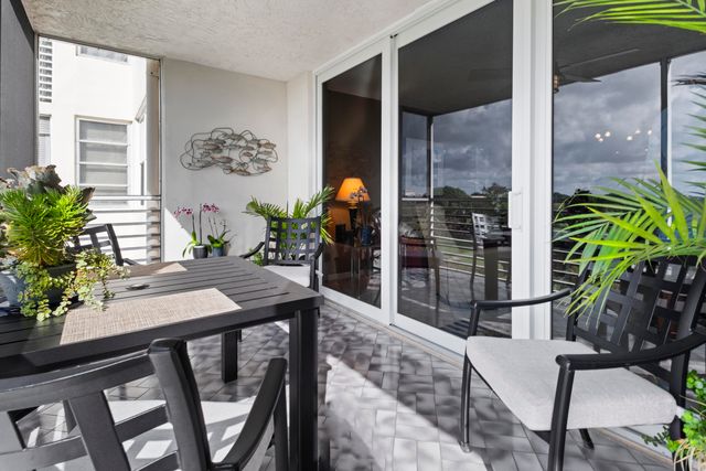 3520 Oaks Way 510, Pompano Beach, FL 33069