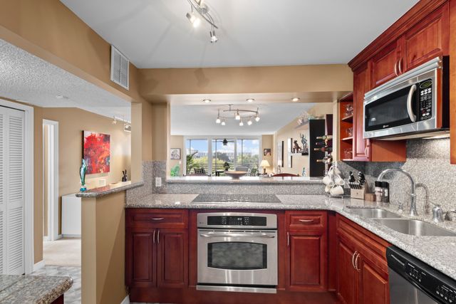 3520 Oaks Way 510, Pompano Beach, FL 33069