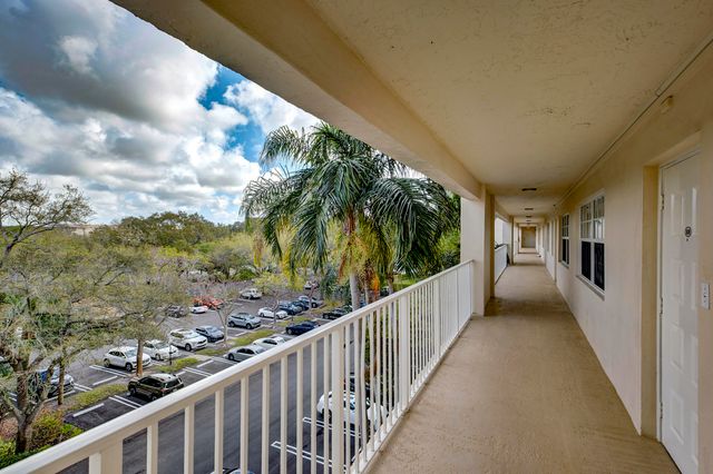 3520 Oaks Way 510, Pompano Beach, FL 33069