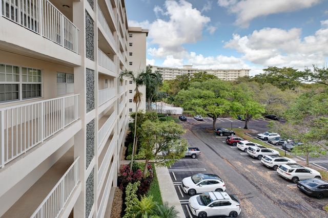 3520 Oaks Way 510, Pompano Beach, FL 33069