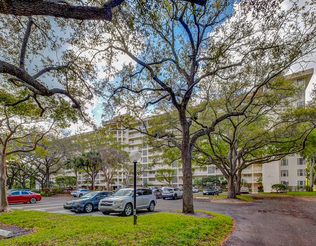 3520 Oaks Way 510, Pompano Beach, FL 33069