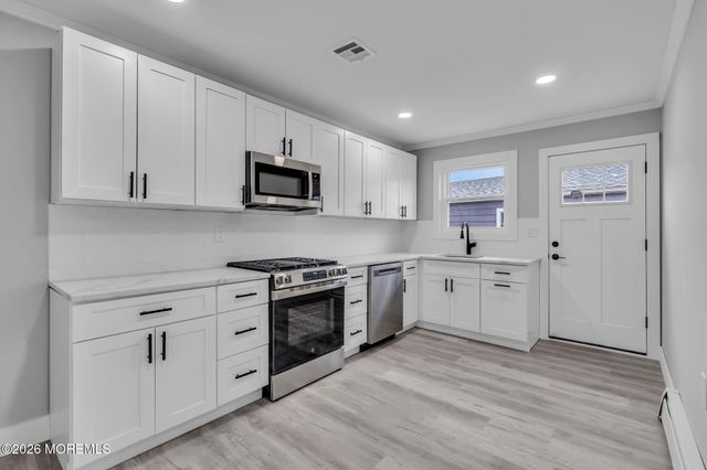 15 Roxton Place, Toms River, NJ 08757