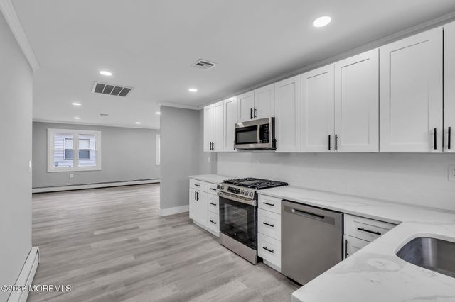 15 Roxton Place, Toms River, NJ 08757
