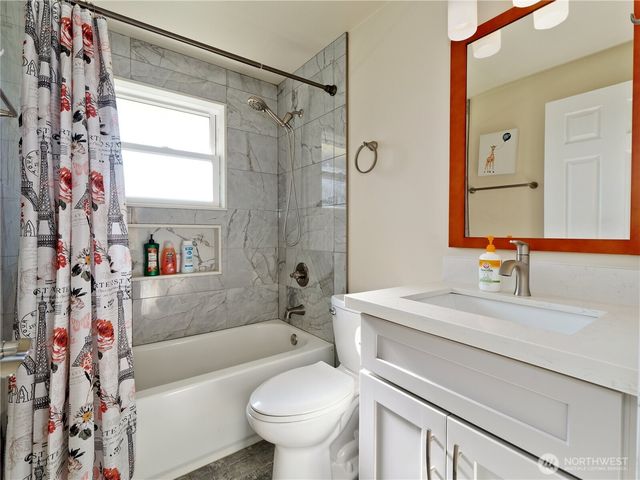 6105 S 124th St, Seattle, WA 98178