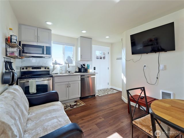 6105 S 124th St, Seattle, WA 98178