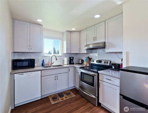 6105 S 124th St, Seattle, WA 98178