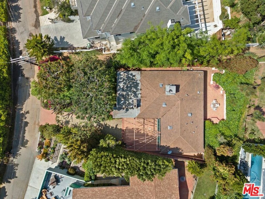 Image 17 of property listing at 601 N Marquette Street, Pacific Palisades, CA 90272