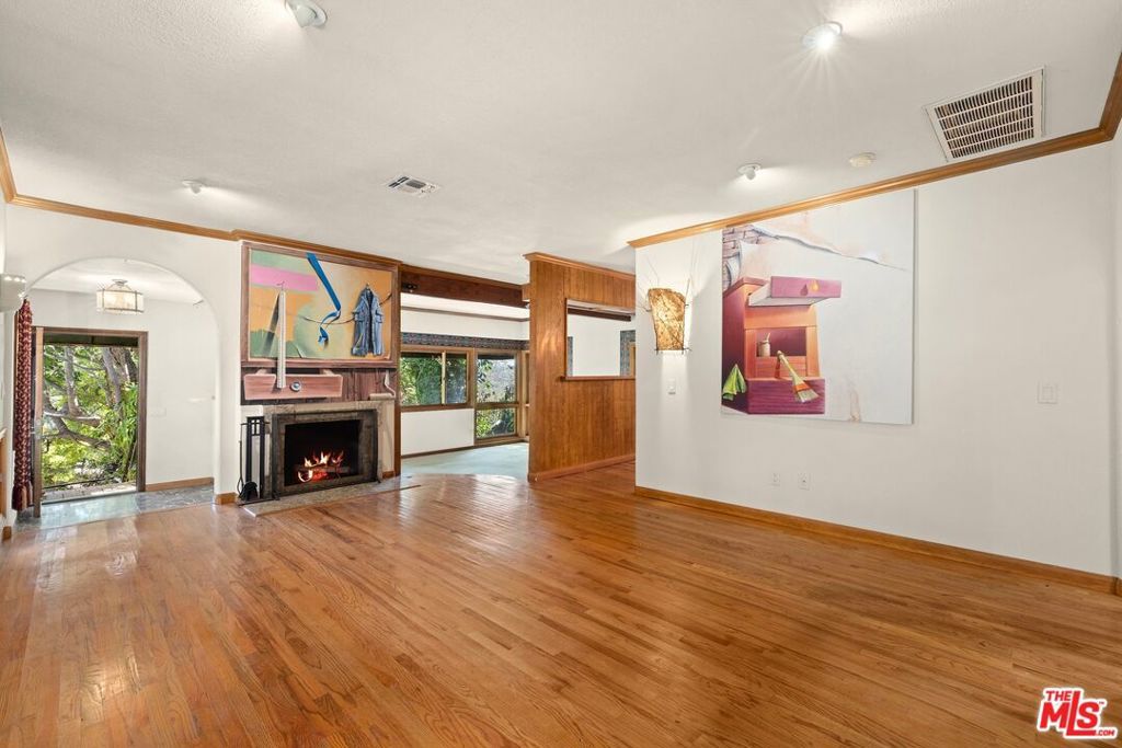 Image 3 of property listing at 601 N Marquette Street, Pacific Palisades, CA 90272