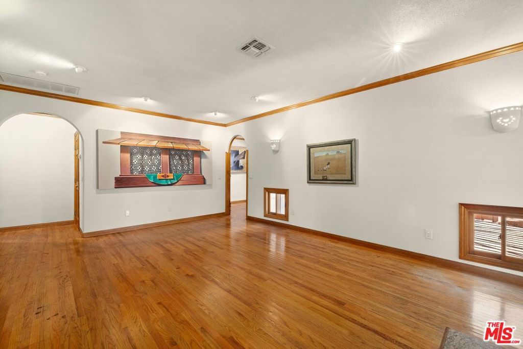 Image 4 of property listing at 601 N Marquette Street, Pacific Palisades, CA 90272