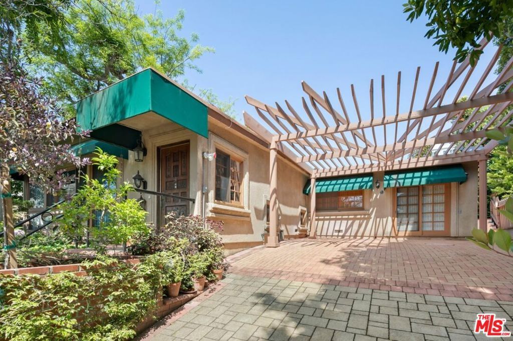 Image 5 of property listing at 601 N Marquette Street, Pacific Palisades, CA 90272