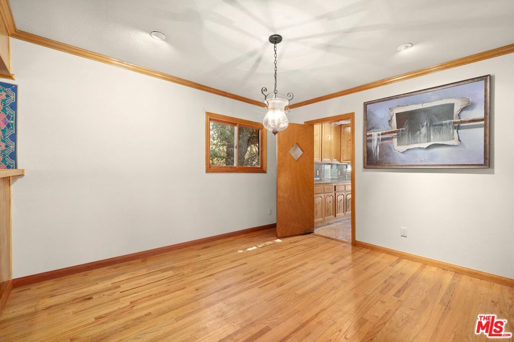 Image 8 of property listing at 601 N Marquette Street, Pacific Palisades, CA 90272