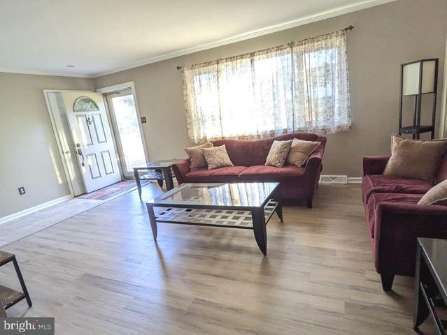 786 BOXWOOD DR, Warminster, PA 18974