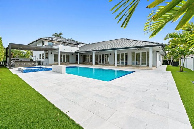 9901 NW 130th St, Hialeah Gardens, FL 33018