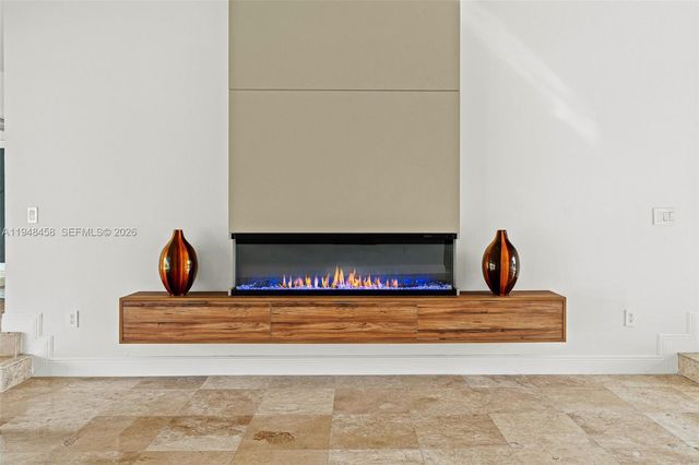 9901 NW 130th St, Hialeah Gardens, FL 33018