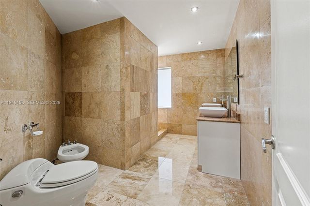 9901 NW 130th St, Hialeah Gardens, FL 33018