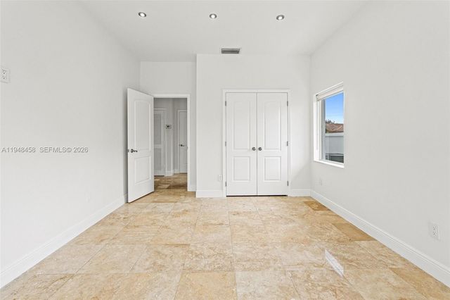 9901 NW 130th St, Hialeah Gardens, FL 33018