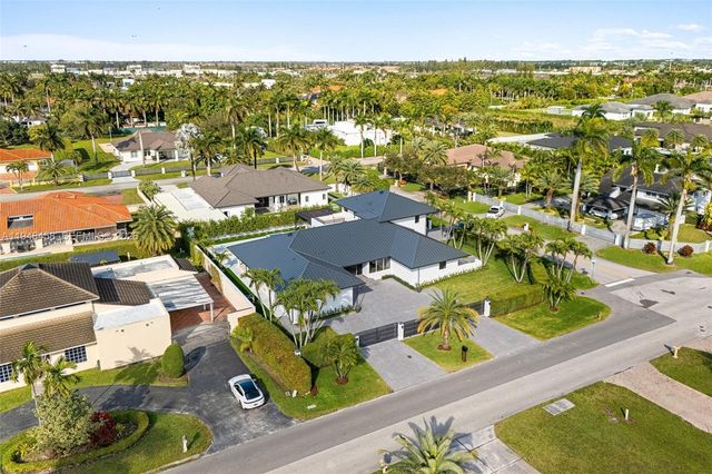 9901 NW 130th St, Hialeah Gardens, FL 33018