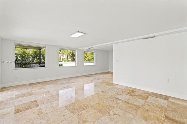 9901 NW 130th St, Hialeah Gardens, FL 33018