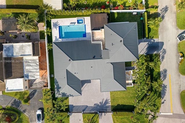 9901 NW 130th St, Hialeah Gardens, FL 33018