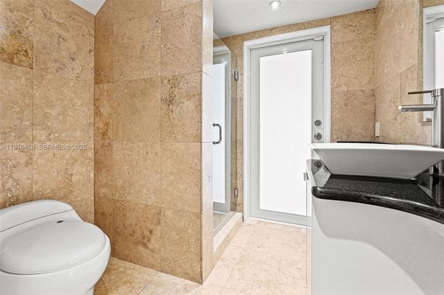 9901 NW 130th St, Hialeah Gardens, FL 33018