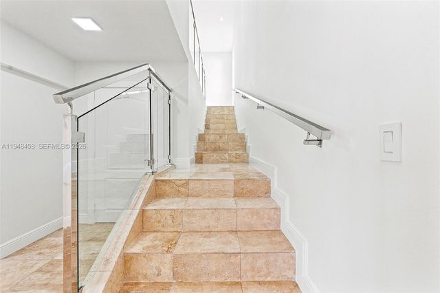 9901 NW 130th St, Hialeah Gardens, FL 33018