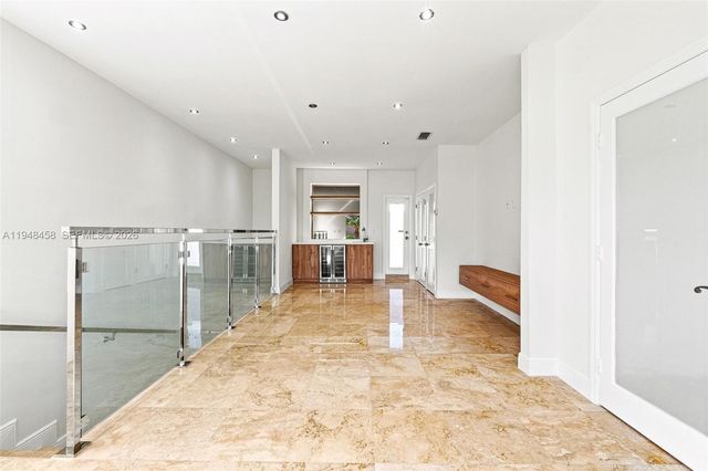 9901 NW 130th St, Hialeah Gardens, FL 33018