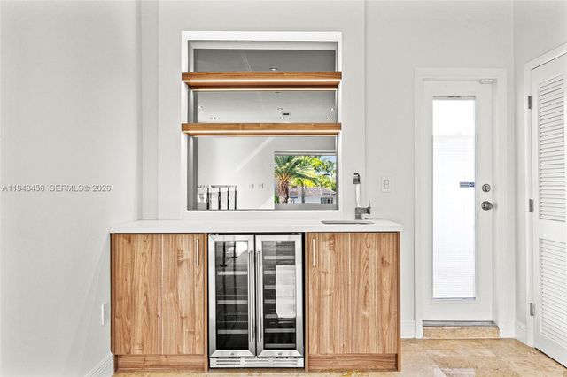 9901 NW 130th St, Hialeah Gardens, FL 33018