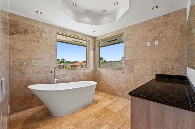 9901 NW 130th St, Hialeah Gardens, FL 33018