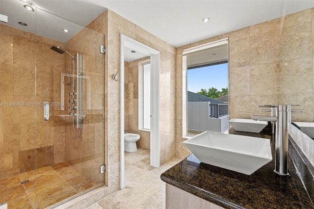 9901 NW 130th St, Hialeah Gardens, FL 33018