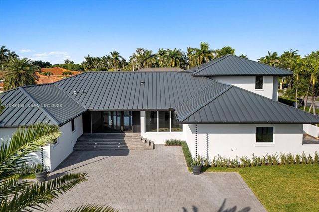 9901 NW 130th St, Hialeah Gardens, FL 33018