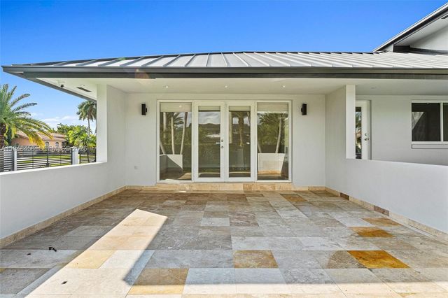 9901 NW 130th St, Hialeah Gardens, FL 33018