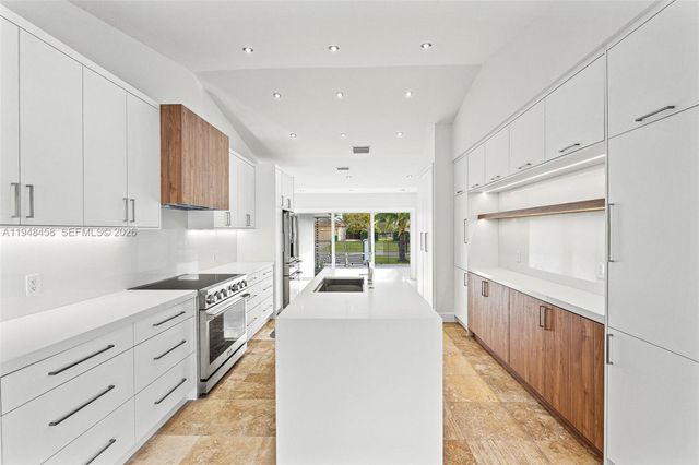 9901 NW 130th St, Hialeah Gardens, FL 33018