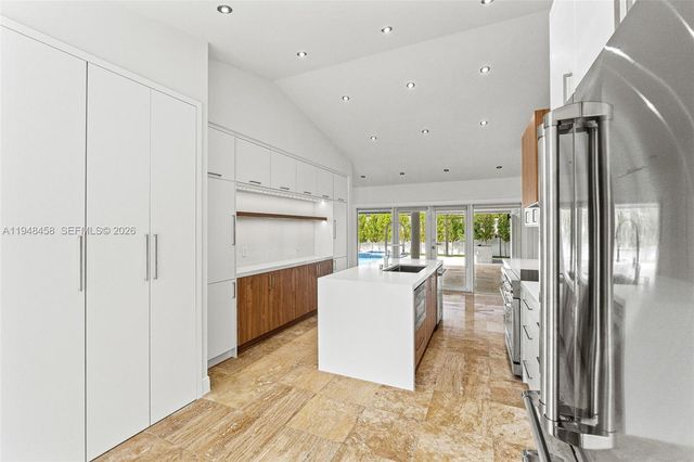 9901 NW 130th St, Hialeah Gardens, FL 33018