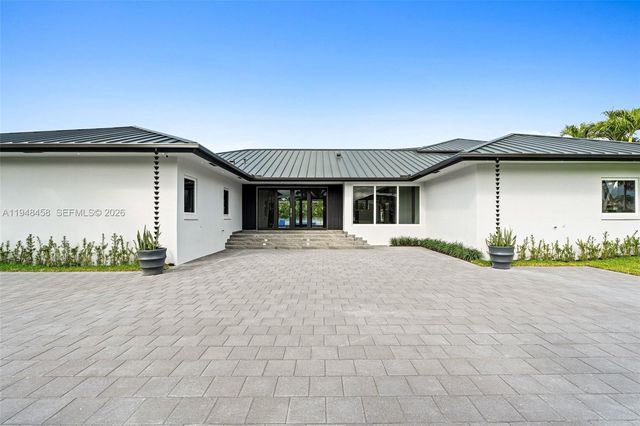 9901 NW 130th St, Hialeah Gardens, FL 33018