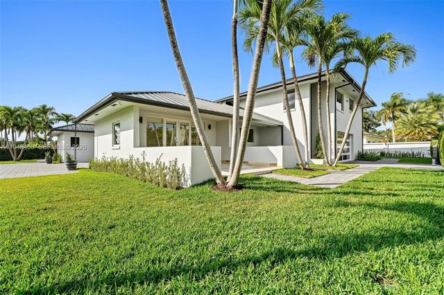 9901 NW 130th St, Hialeah Gardens, FL 33018